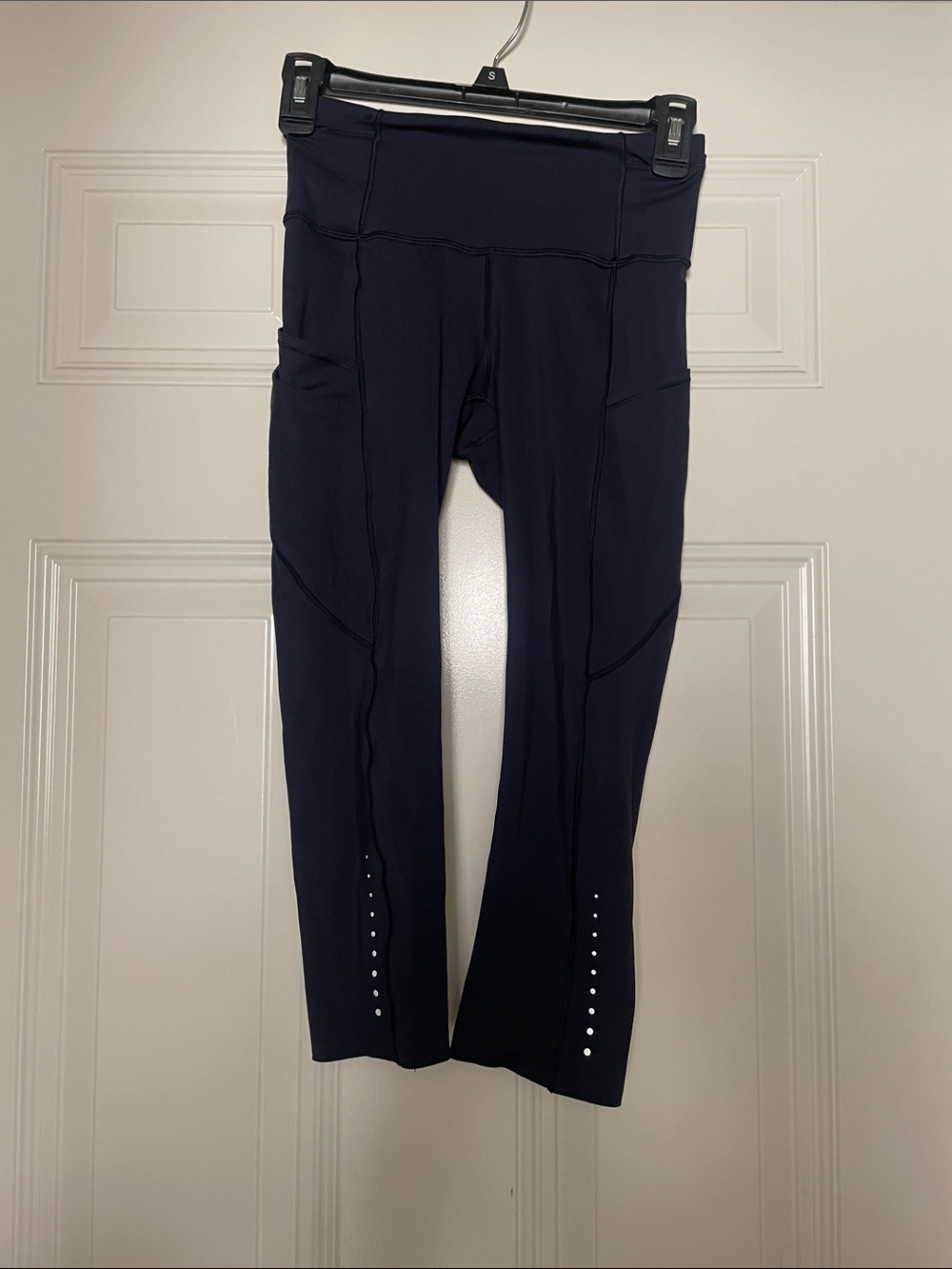 lululemon athletica Navy Fast and Free High-Rise Thermal Tight 25”
5 Pocket